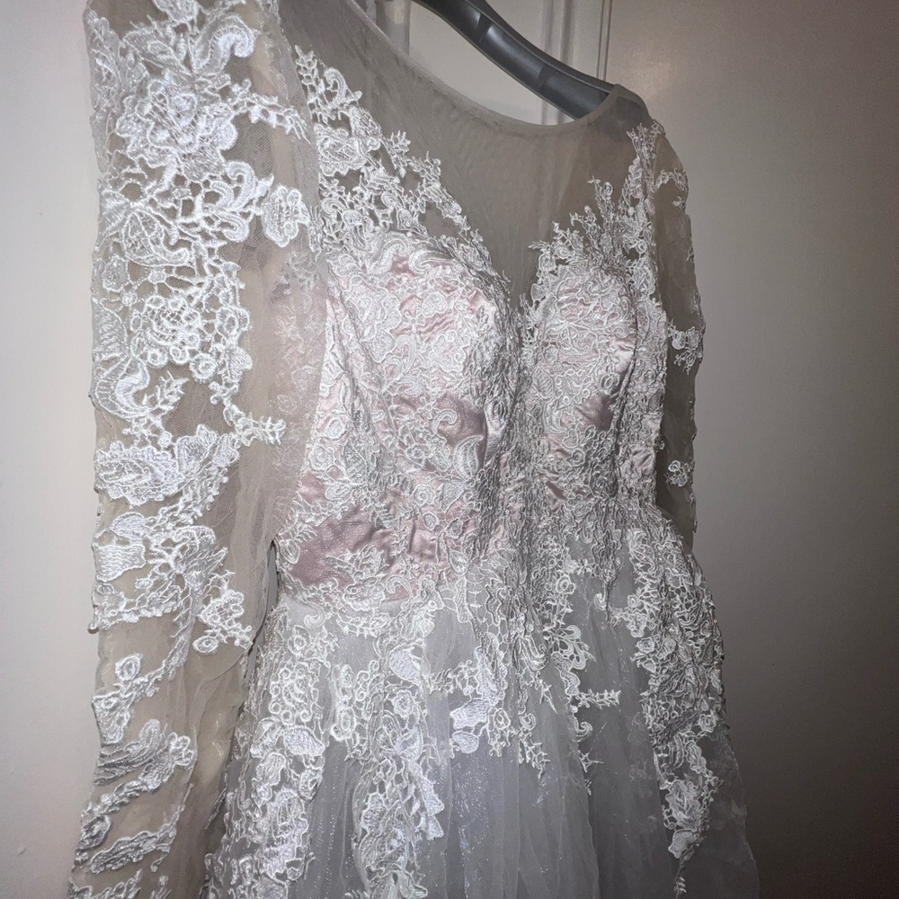 Wedding dress, never been used.